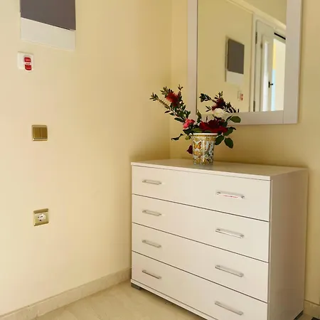 Elia Apartment *