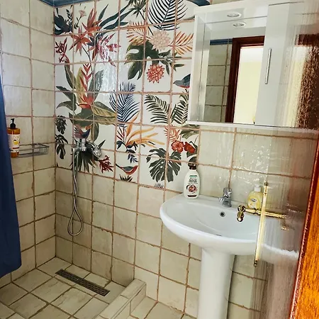 Elia Apartment *